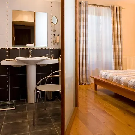 Les Remparts 3* Мирпуа